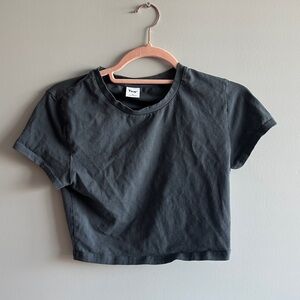 aritzia grey crop top